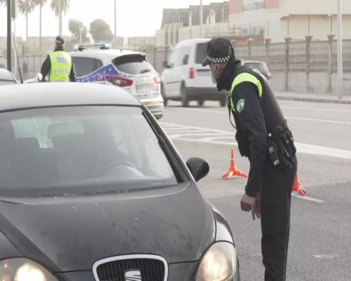 Uno de los controles de la Policía Local a la entrada de la ciudad