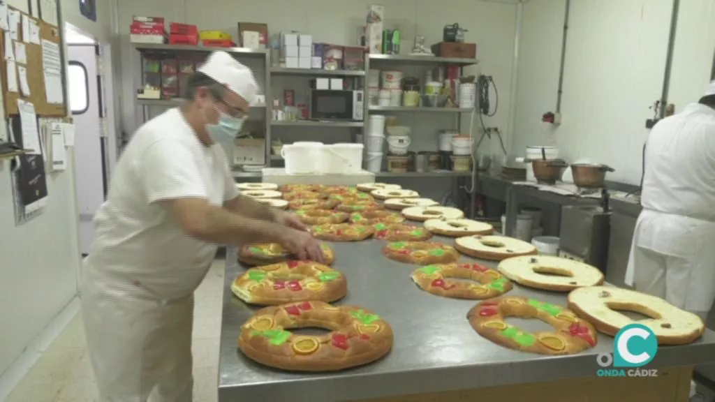 Ultimos roscos elaborados en el obrador del Don Pan