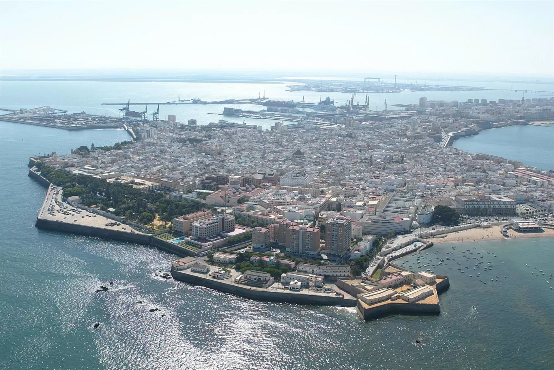 Vista aérea de la ciudad de Cádiz Vista aérea de la ciudad de Cádiz