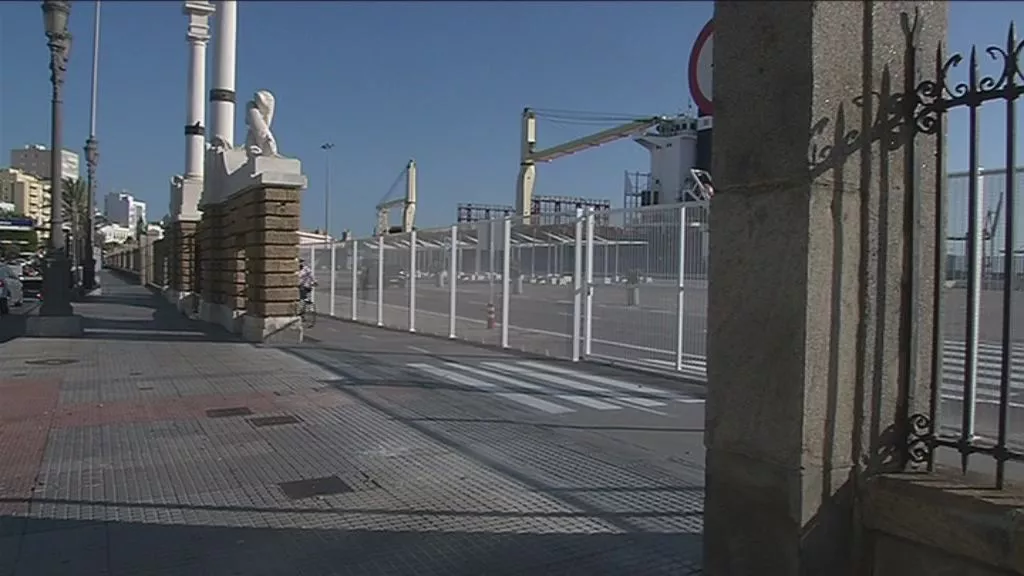 La apertura de puertas del muelle y el carril-bici son parte del plan de integración del puerto