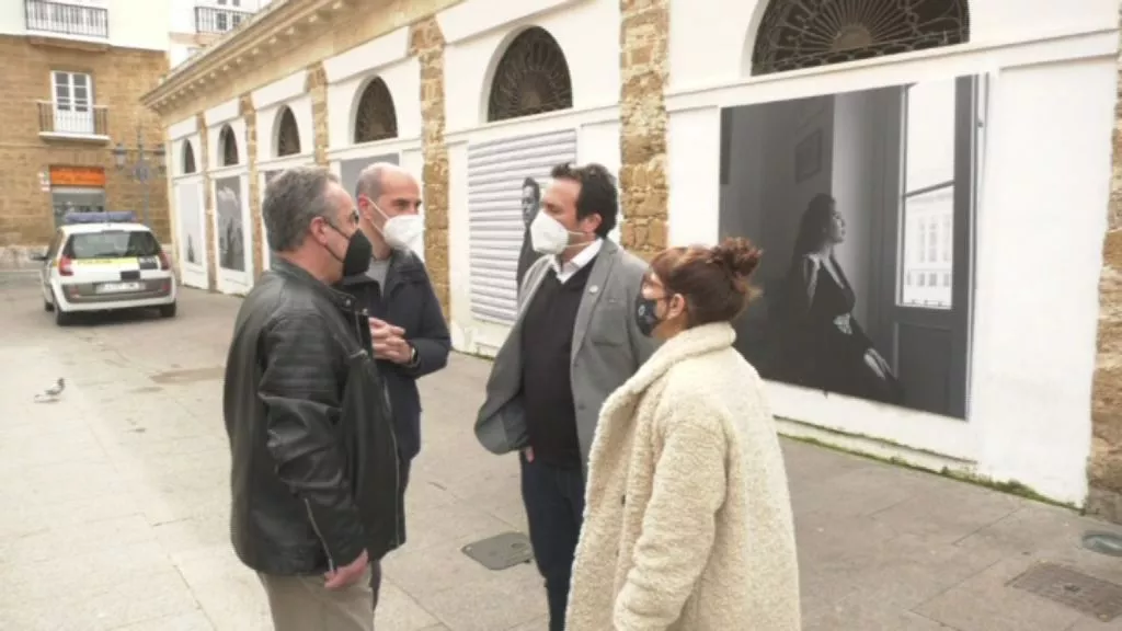 Alcalde en una visita  al mercado central