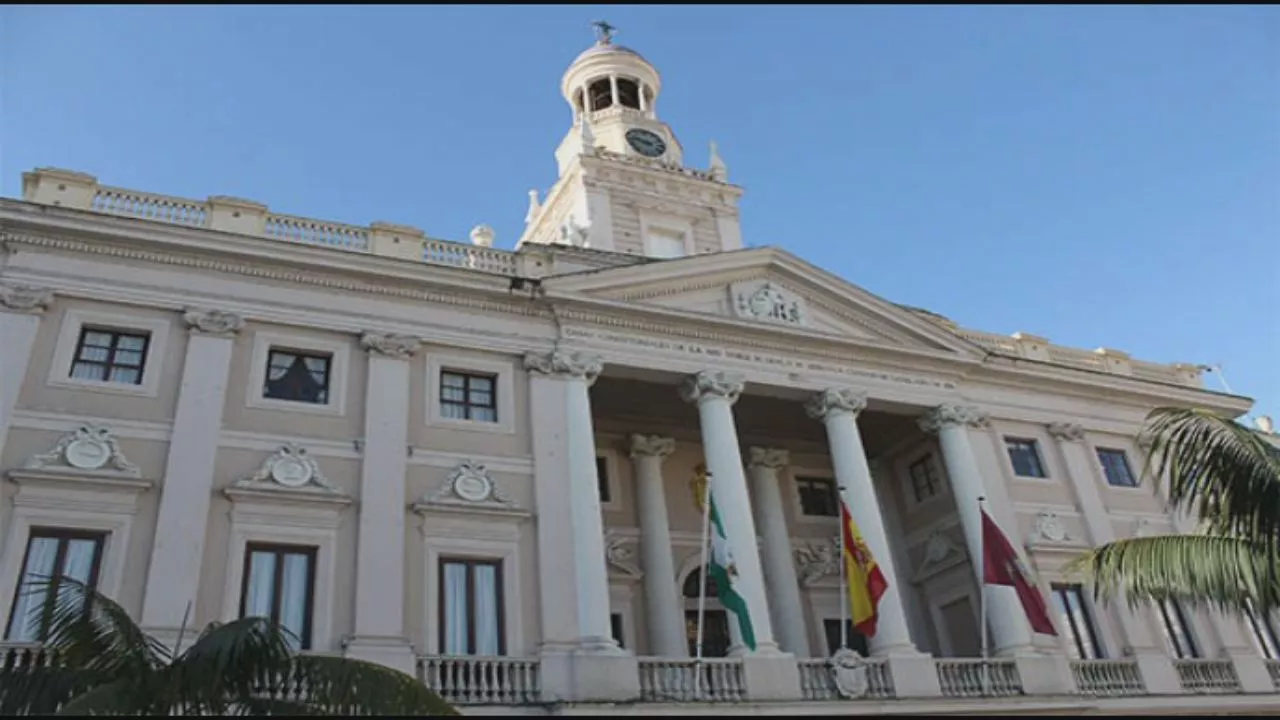 Fachada del Ayuntamiento de Cádiz 