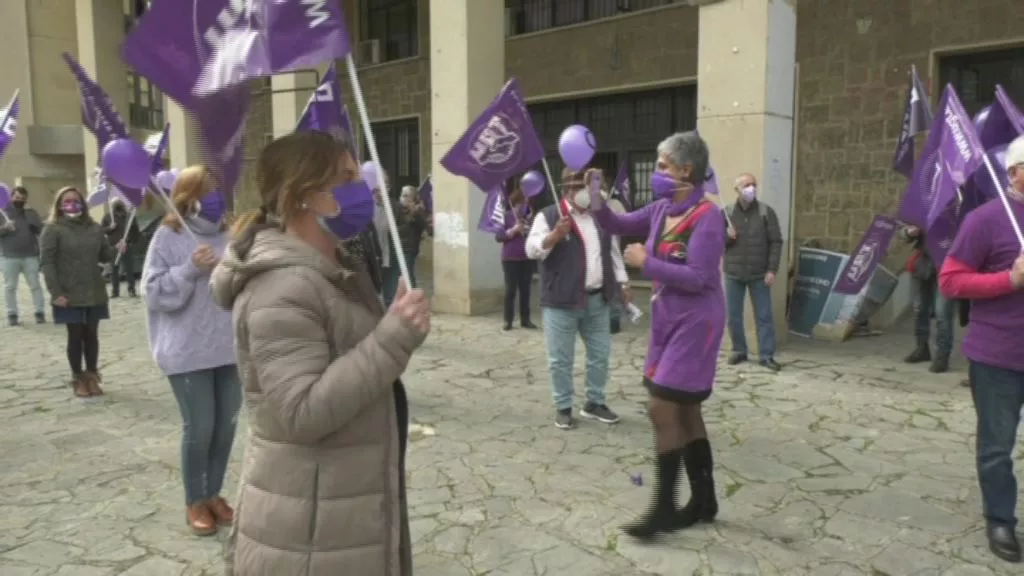 Los sindicatos protagonizan concentración simbólica en el Dia Internacional de la Mujer 