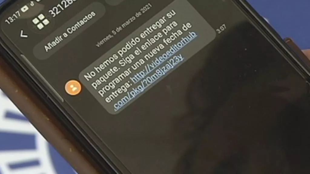 La Policía Nacional advierte de una estafa mediante SMS simulando la recogida de paquetes