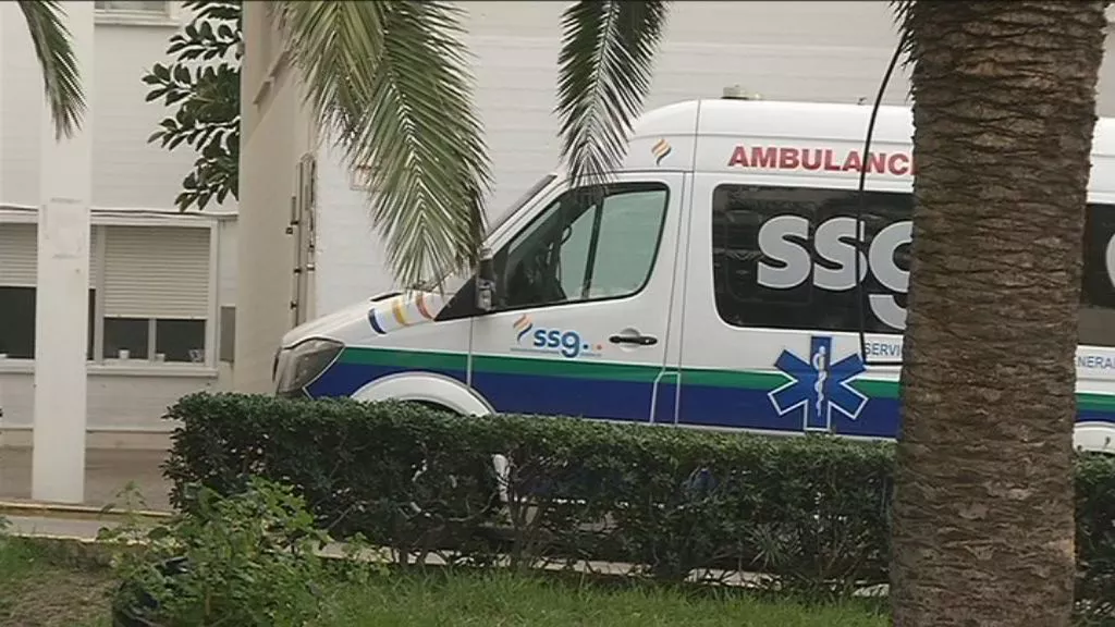 Ambulancia en el Hospital Puerta del Mar