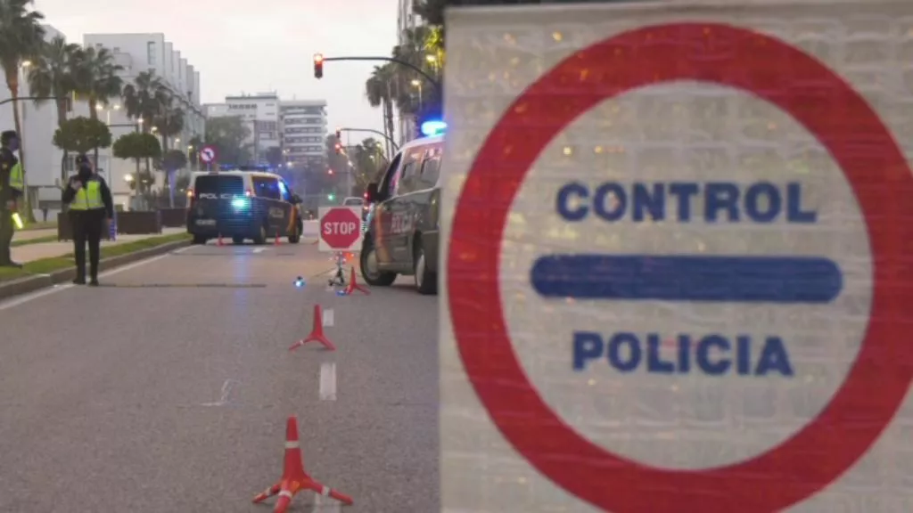 Control de la Policía Nacional desplegado en Cádiz durante el estado de alarma