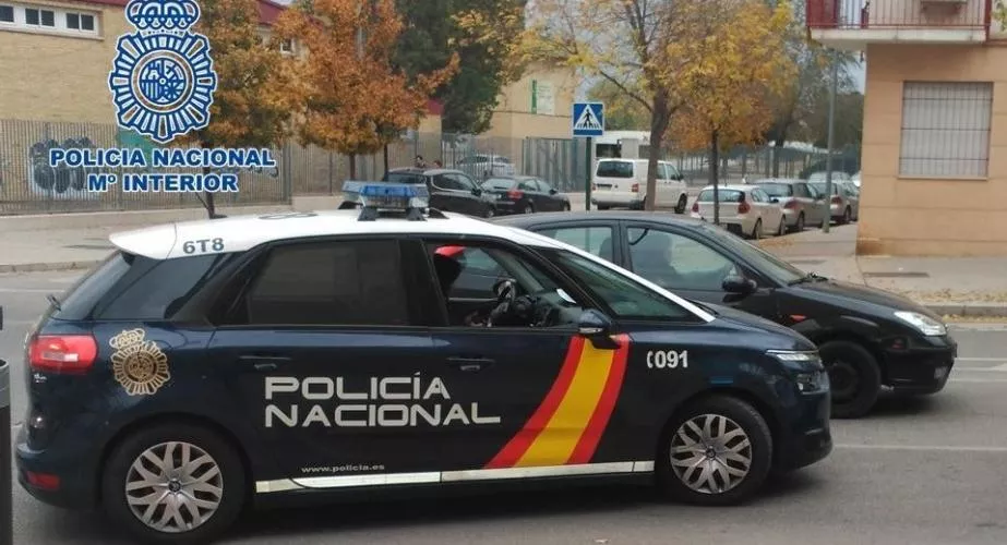 Coche patrulla de la policía nacional