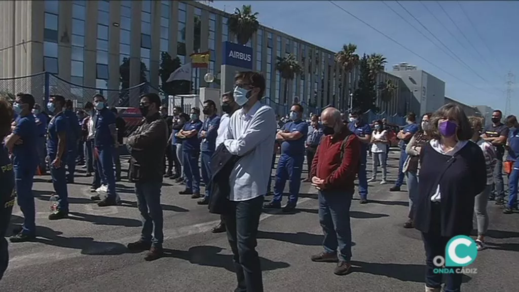 Imagen de la concentración a las puertas de la factoría