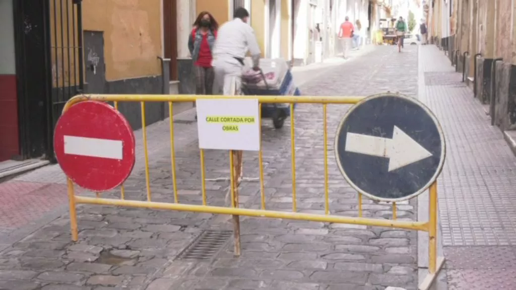 Calle cortada al tráfico