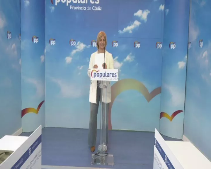 La diputada nacional por el PP de Cádiz durante la rueda de prensa