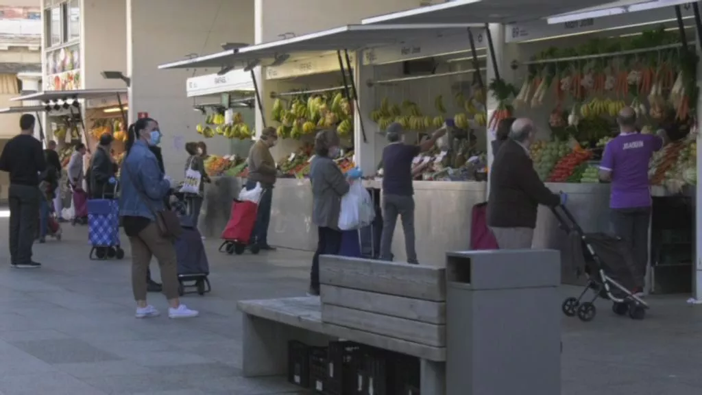 El Ayuntamiento revisa con los detallistas las mejoras previstas en las plazas de abastos