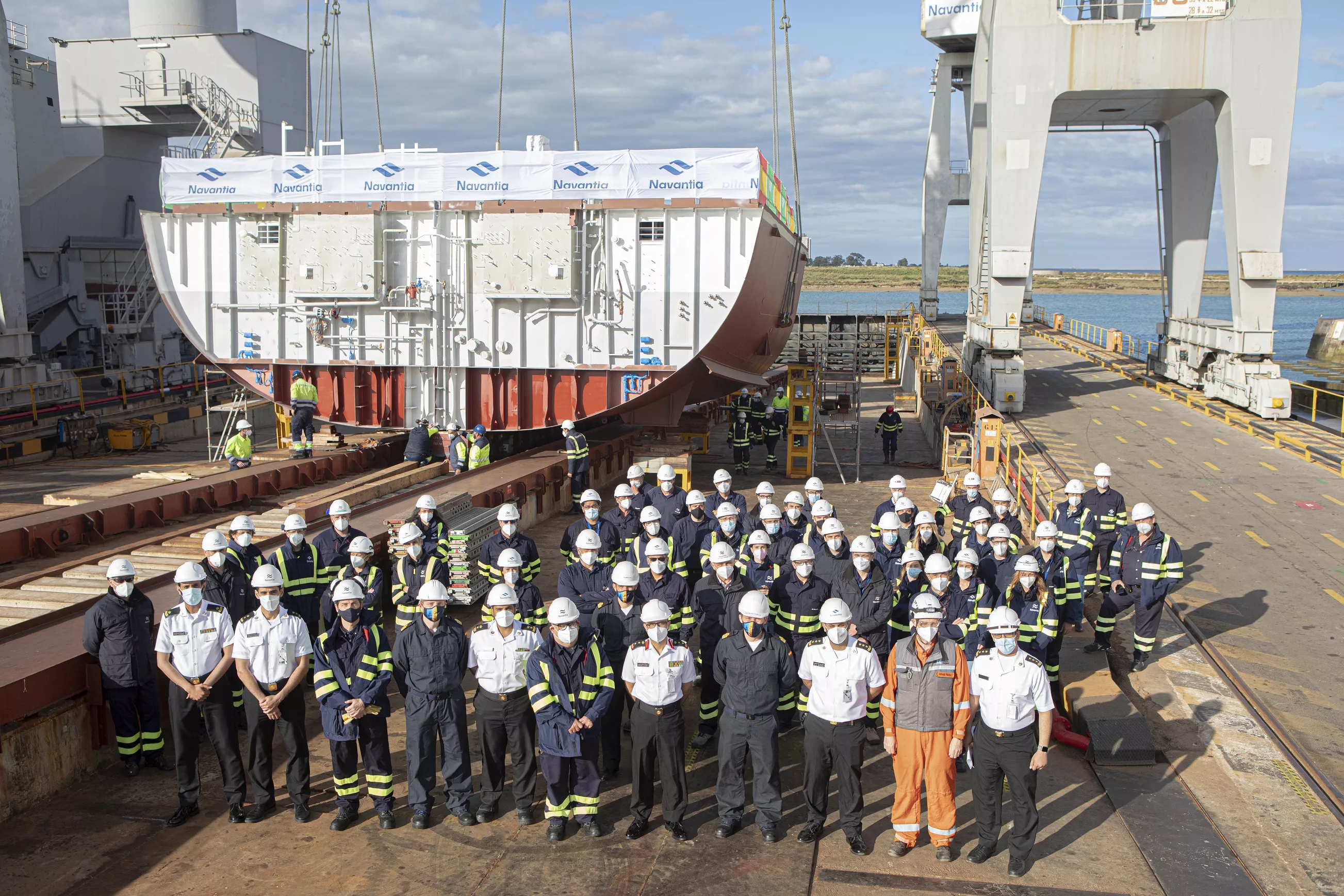 Representantes de Navantia-SF y de la Marina Saudí durante la puesta de quilla de la nueva corbeta 