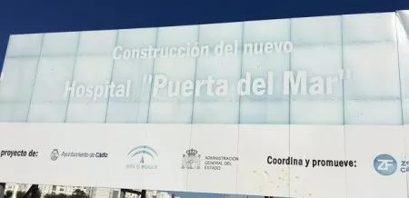 Cartel que anuncia el futuro hospital