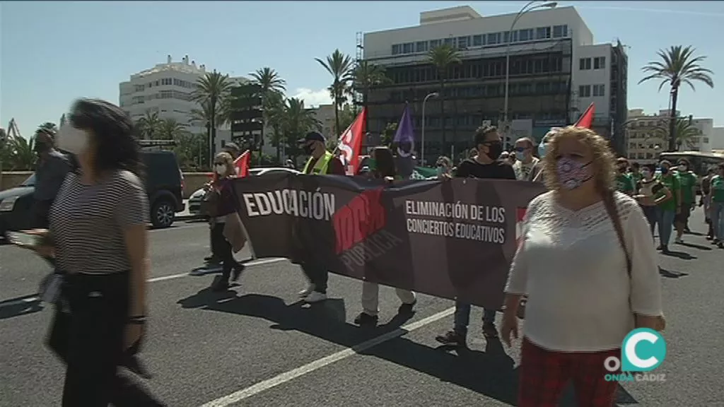 La manifestación ha partido de la Subdelegación hacia Plaza de España 
