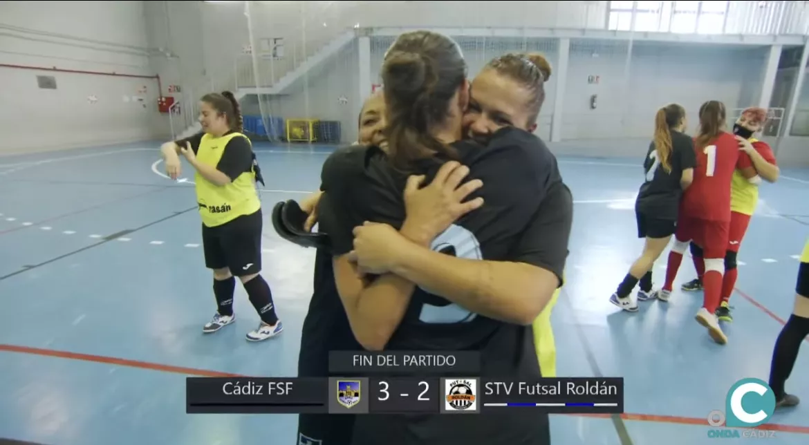 Las jugadoras celebran la consecución del objetivo 