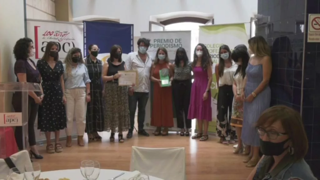 las redactoras de la Voz de Cádiz en la recogida del premio 