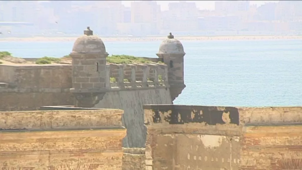 El Ayuntamiento pretende abrir parcialmente el castillo de San Sebastián para la reactivación de Labimar