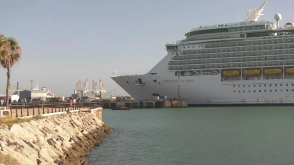 Nuevo crucero de la Royal Caribean a reparación en el astillero de Cádiz 