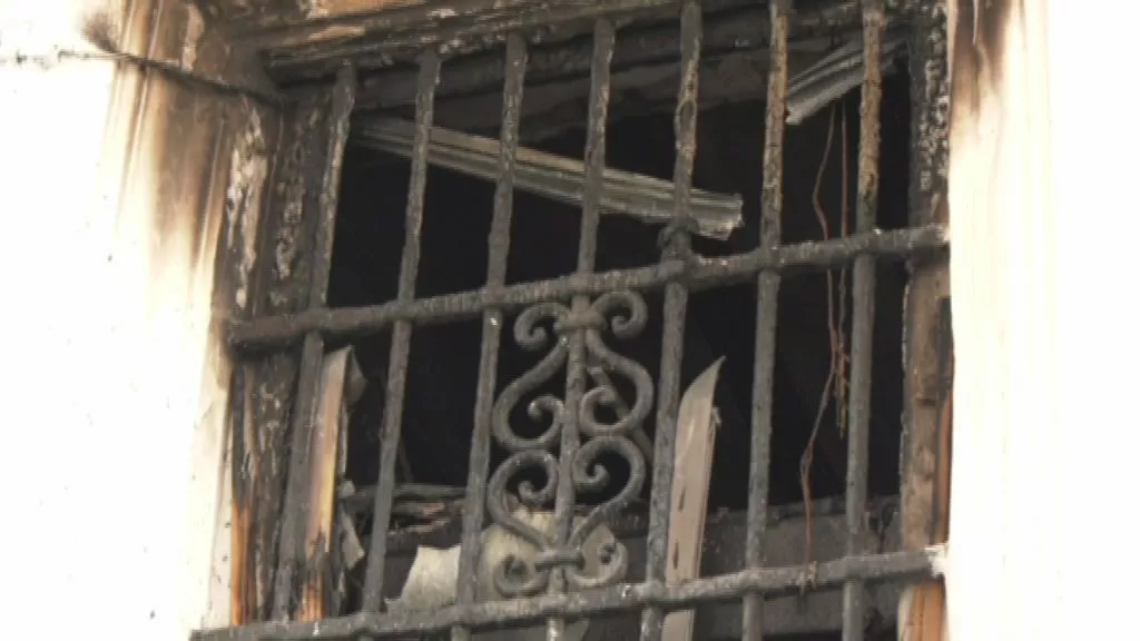 Un hombre pierde la vida en el incendio de una vivienda en el centro de Cádiz