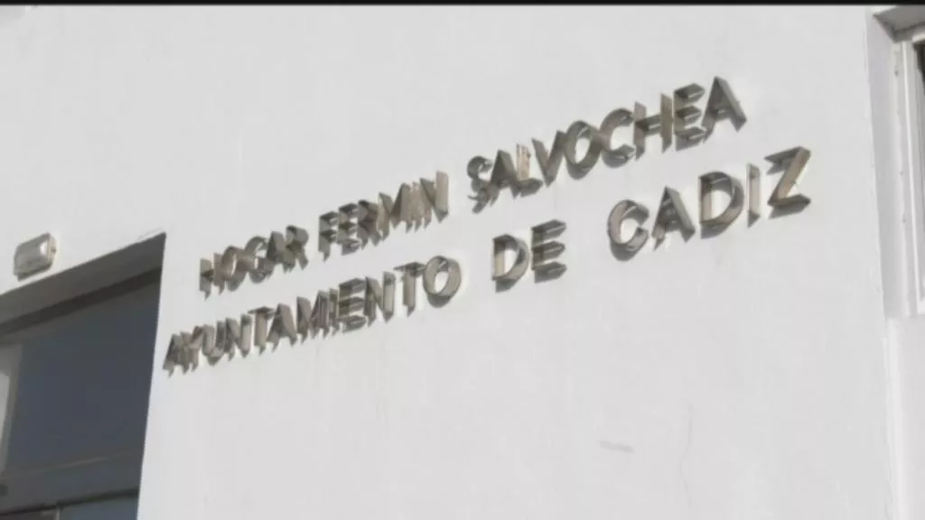 El Ayuntamiento habilitará el sótano del centro Fermín Salvochea para acoger a las personas sin hogar en caso de fuertes temporales
