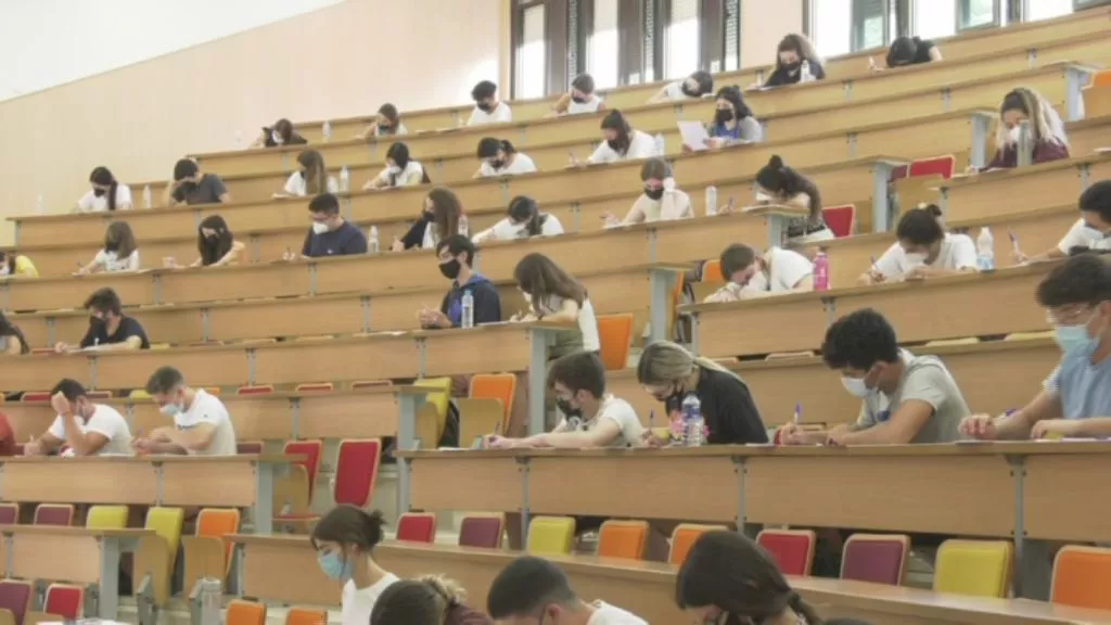 La Facultad de Medicina de Cádiz es una de las sedes elegidas para celebrar la PEvAU 2021