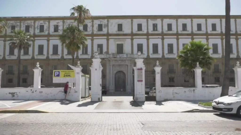 Fachada del antiguo edificio de Valcárcel 