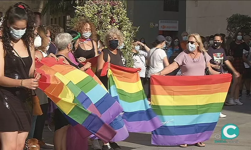 Asociaciones y colectivos LGTBI+ convocan en Cádiz concentraciones para condenar la muerte de un joven de una paliza en A Coruña .