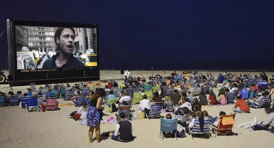 El viento de Poniente obliga a cancelar la proyección del ciclo Cine en la Playa. 