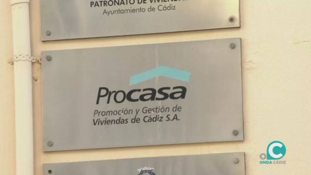 La empresa municipal de vivienda ,Procasa se ubica en la Calle Santa Elena