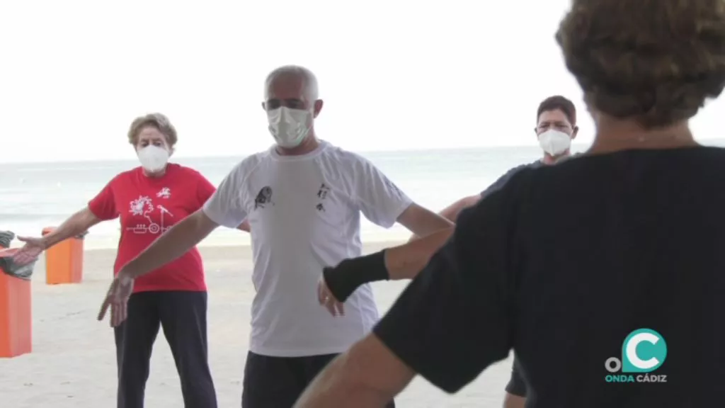 Las clases de taichi comienzan en la playa de La Victoria a las 9:00 h