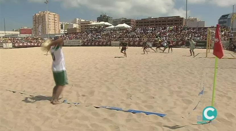 Sigue en directo el Campeonato Nacional de Selecciones Autonómicas de Fútbol Playa desde el Cádiz Arena.