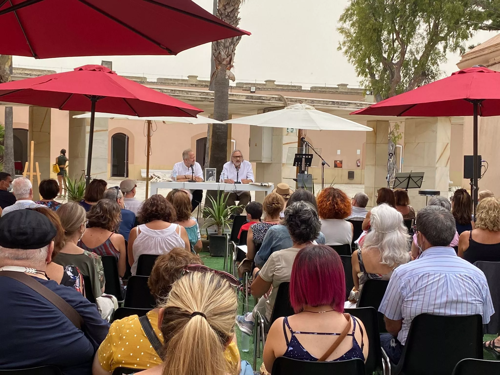 La Feria del Libro se ha celebrado en el Baluarte de la Candelaria