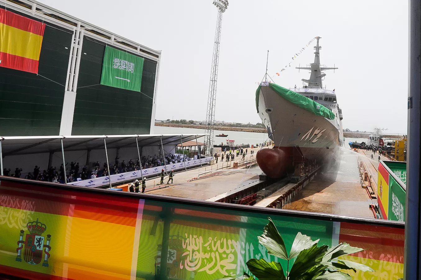 El Vicealmirante Fahad Bin Abdullah Al-Ghofaily ha cortado la cinta