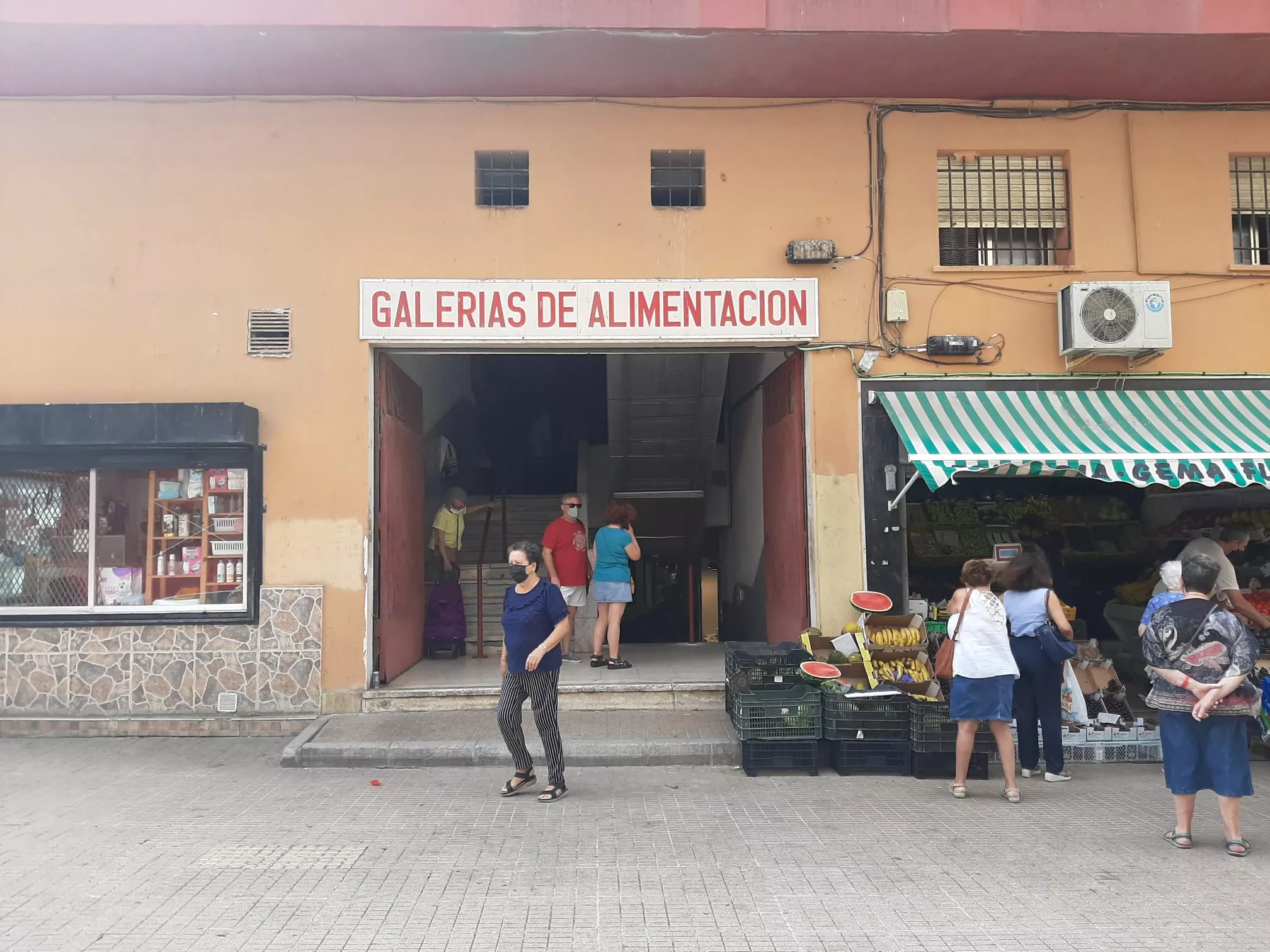 Sanidad ha clausurado esta galería que sólo contaba con 7 detallistas