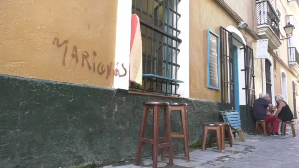 Pintada en la fachada de La Posada del Seblón