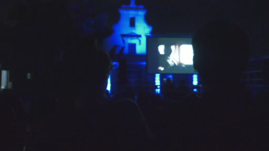 Imagen de una sesión de cine en el Castillo de Santa Catalina 