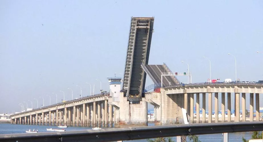 Imagen de una apertura del Puente Carranza 