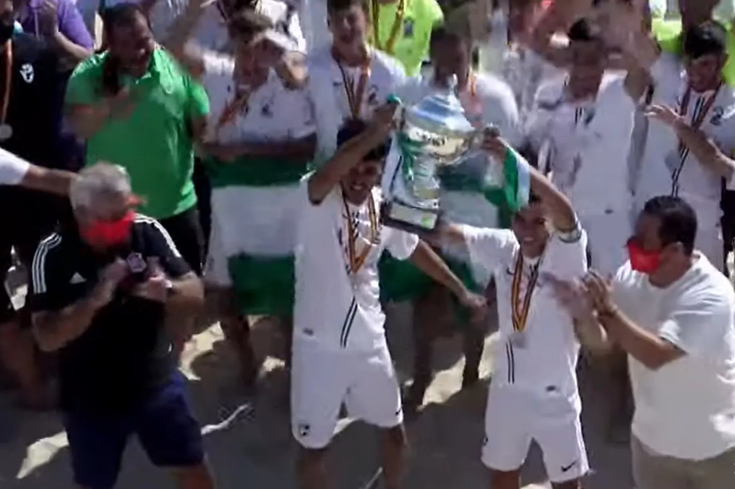 La selección andaluza juvenil de fútbol playa consigue el título nacional ante Cantabria