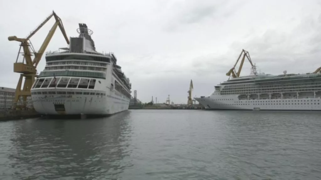 Cruceros en los diques de Navantia Cádiz