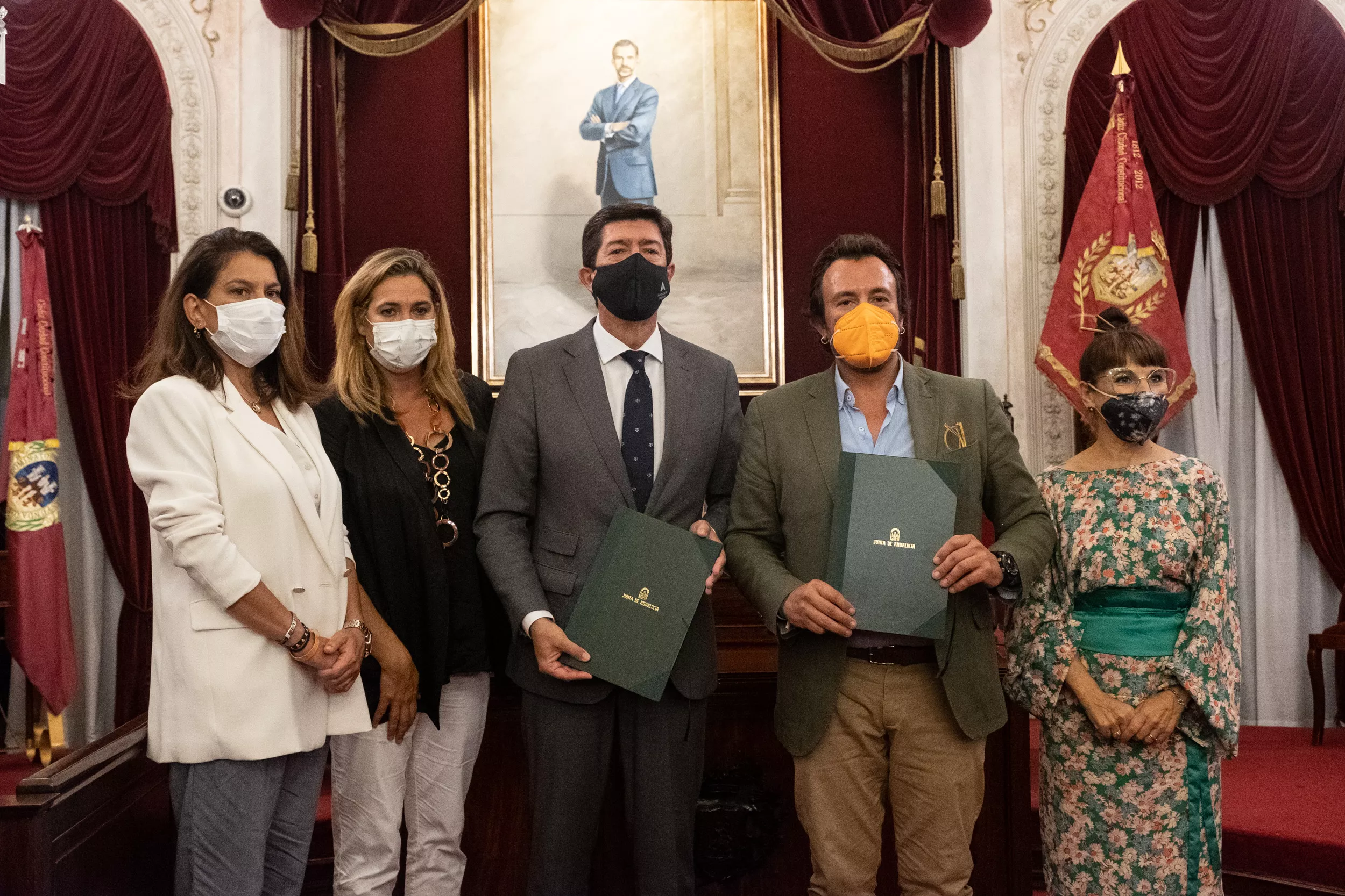 Foto tras la firma del convenio