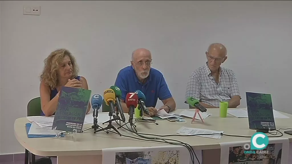 Representantes de la asociación durante la rueda de prensa