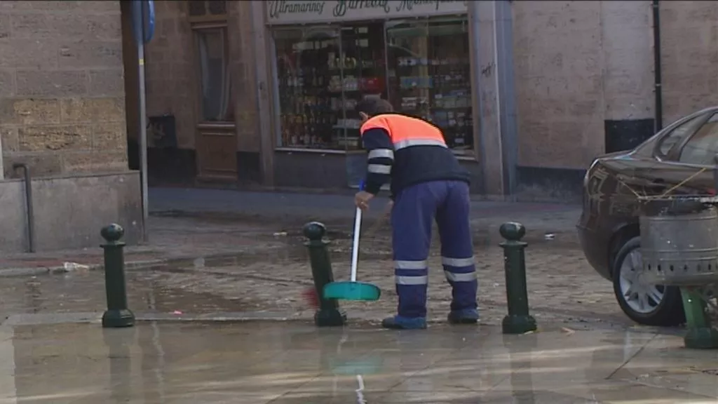 Barrendero del servicio de limpieza 