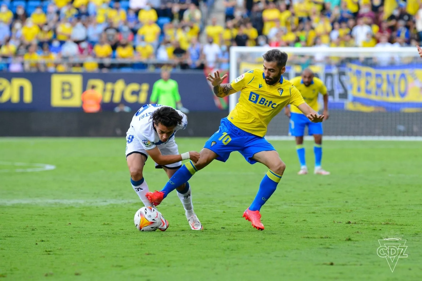 Un Cádiz CF sin acierto se complica la vida al perder contra el Alavés.