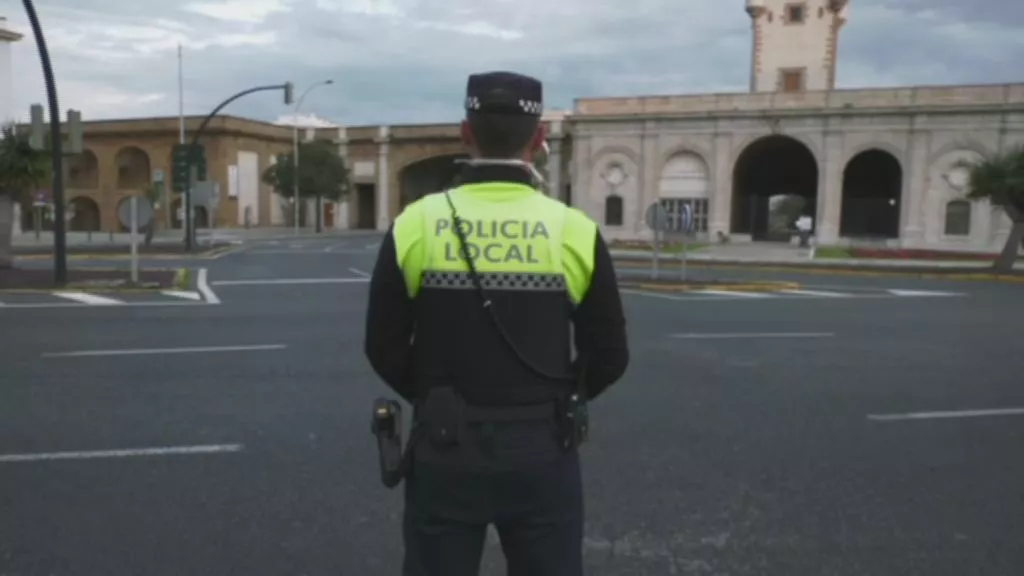 La Policía Local detiene en Cádiz a un individuo por presunto quebrantamiento de orden de alejamiento de su pareja