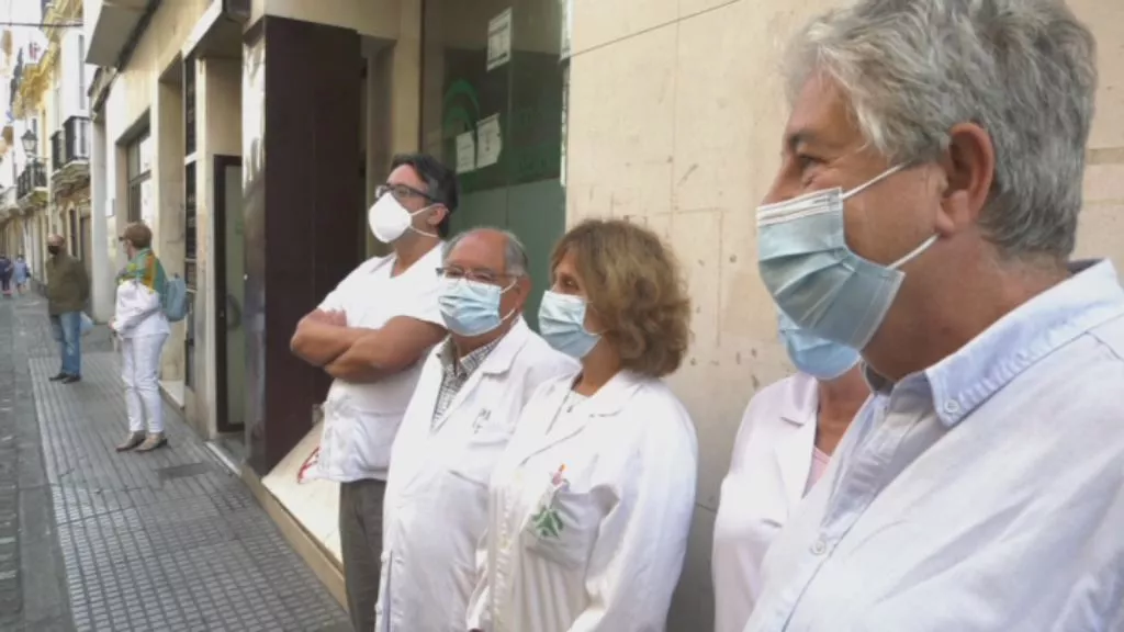 Los médicos de atención primaria protestan a las puertas de los centros de salud Protesta de médicos a las puertas de los centros de salud