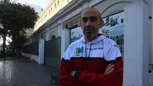 Recuerdo por el fallecimiento del entrenador de baloncesto de San Felipe Neri, Paco Sanz.