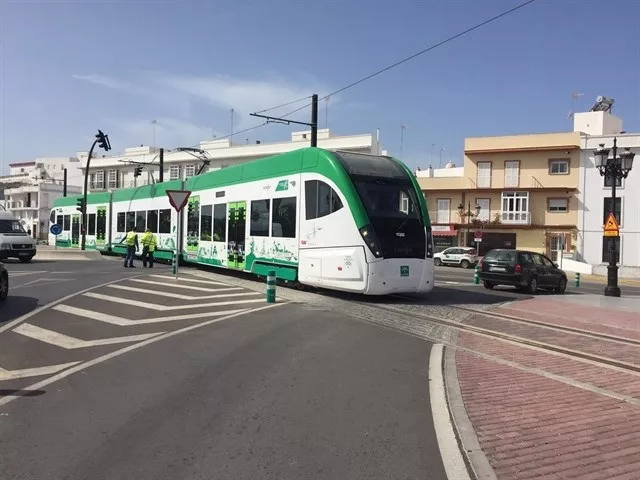 La plataforma Conexión Bahía lamenta "la falta de medidas para mejorar el transporte público".