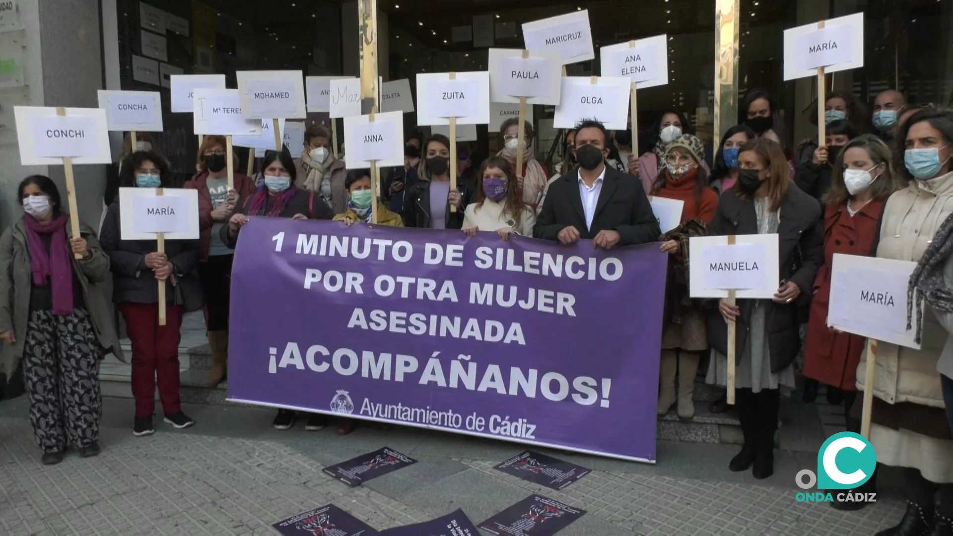 Tas la lectura del manifiesto se ha guardado un minuto de silecio por todas las víctimas de violencia de género