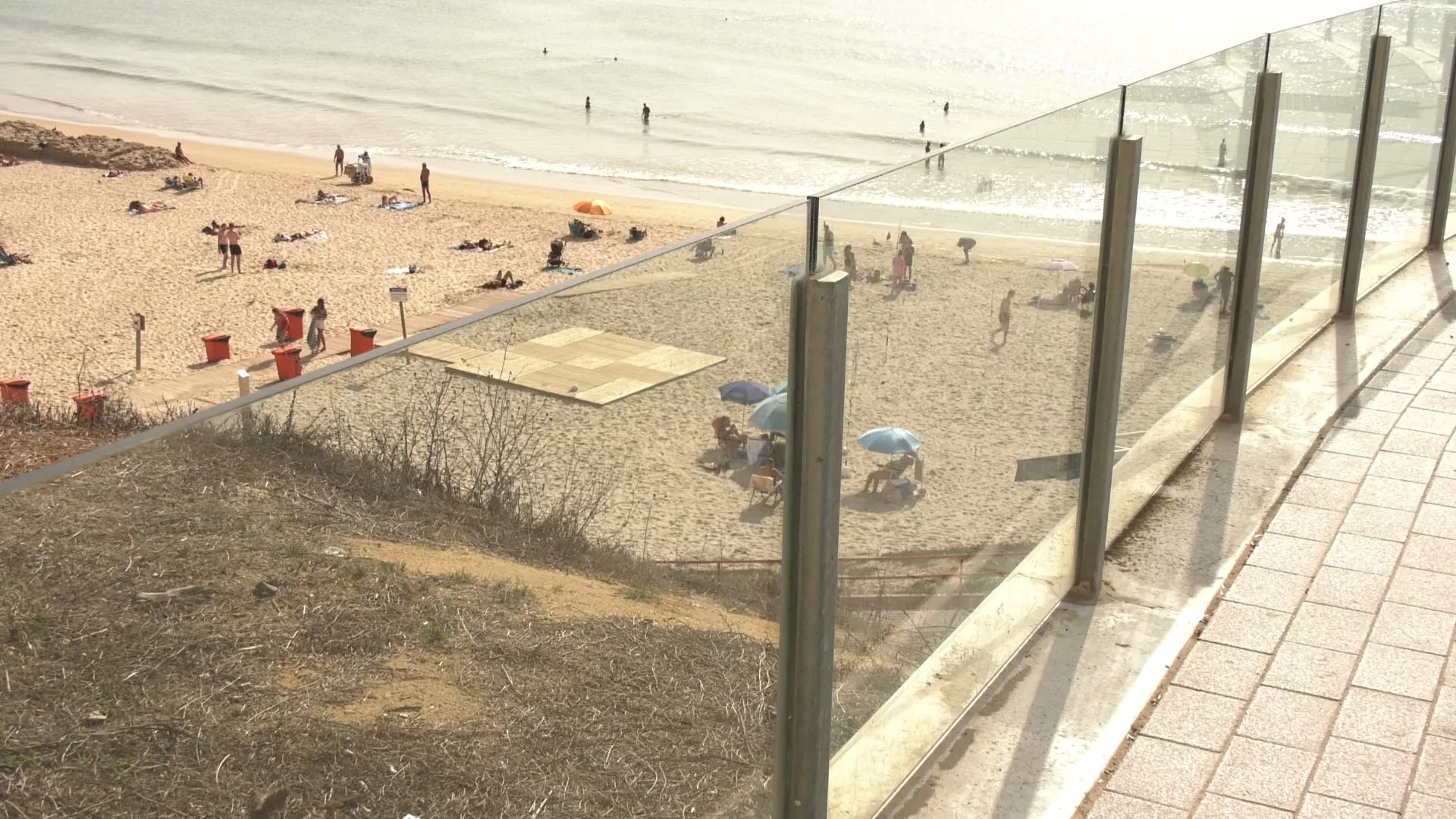 Adjudicada la instalación de la barandilla del paseo marítimo