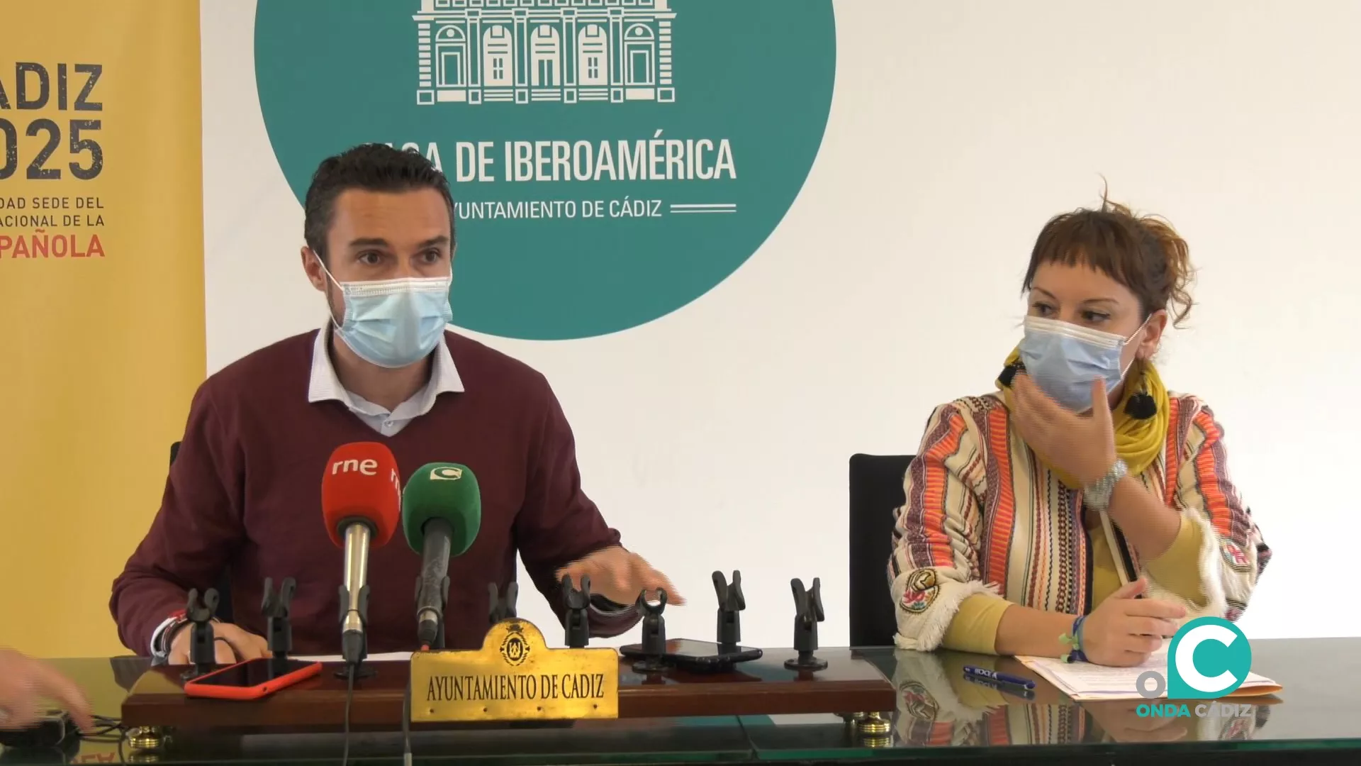 Lorena Garrón y Martín Vila durante la comparecencia de prensa